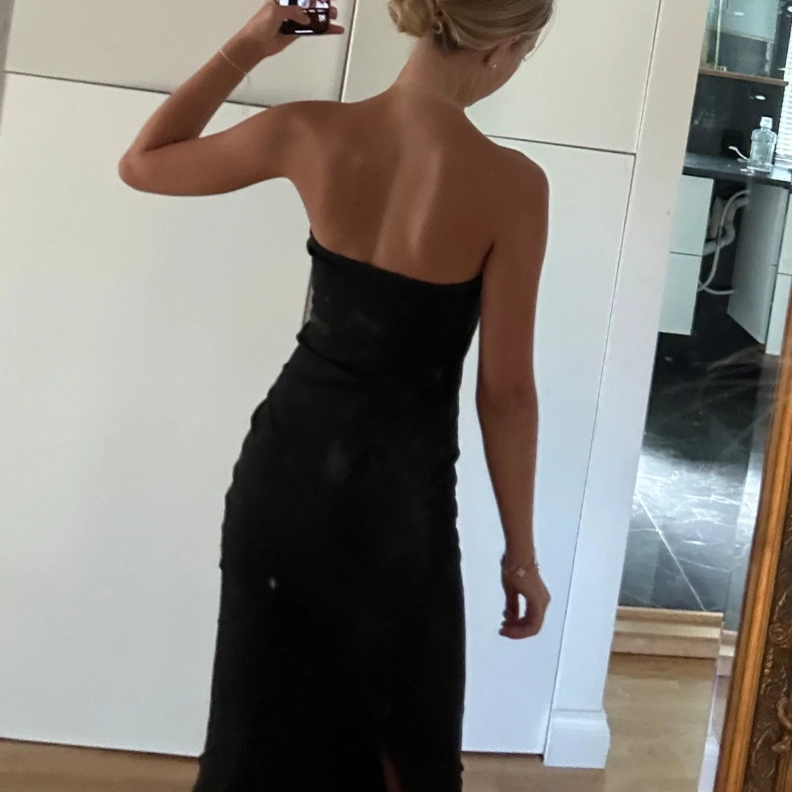 Svart axelbandslös långklänning från Shein - 1