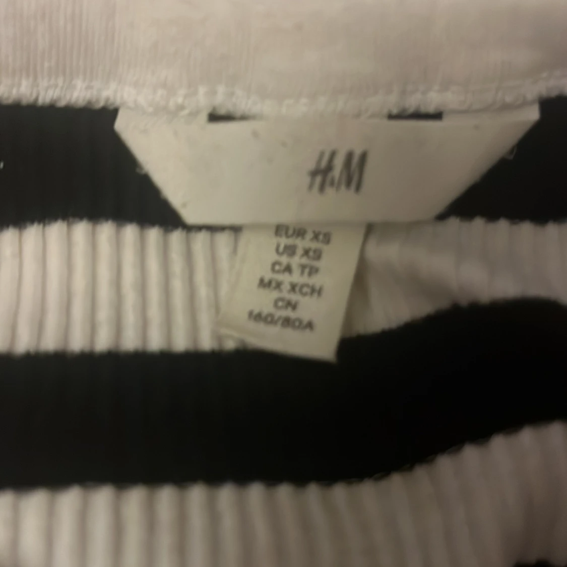 Svartvit randig långärmad tröja H&M - 2