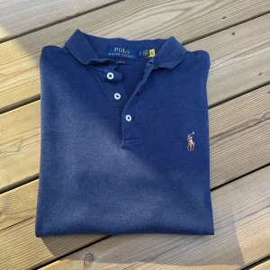 Ralph Lauren piké  - Skick: 9/10 | Storlek: S | Passar mer XS | Passar perfekt för dig som är 165-170 | Nypris: 1500 | Mitt pris: 650 | Köparen står för frakt | Hör av er vid frågor. 