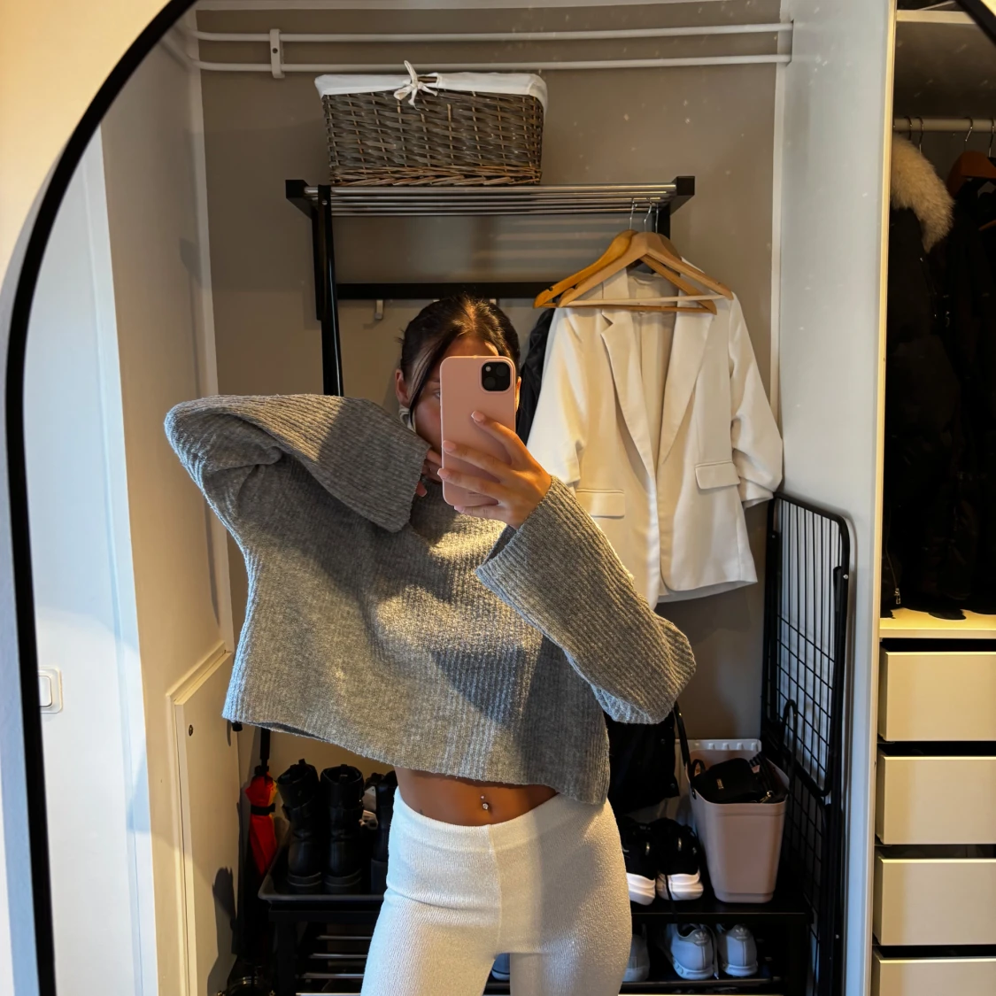 Grå croppad stickad tröja - 1