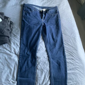 Mörkblå skinny jeans  - Från Hm, storlek S/M