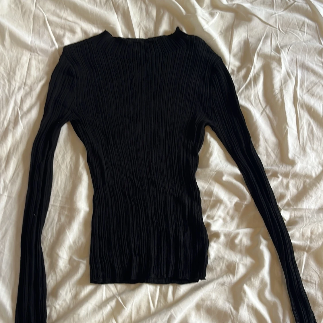Svart ribbad långärmad tröja