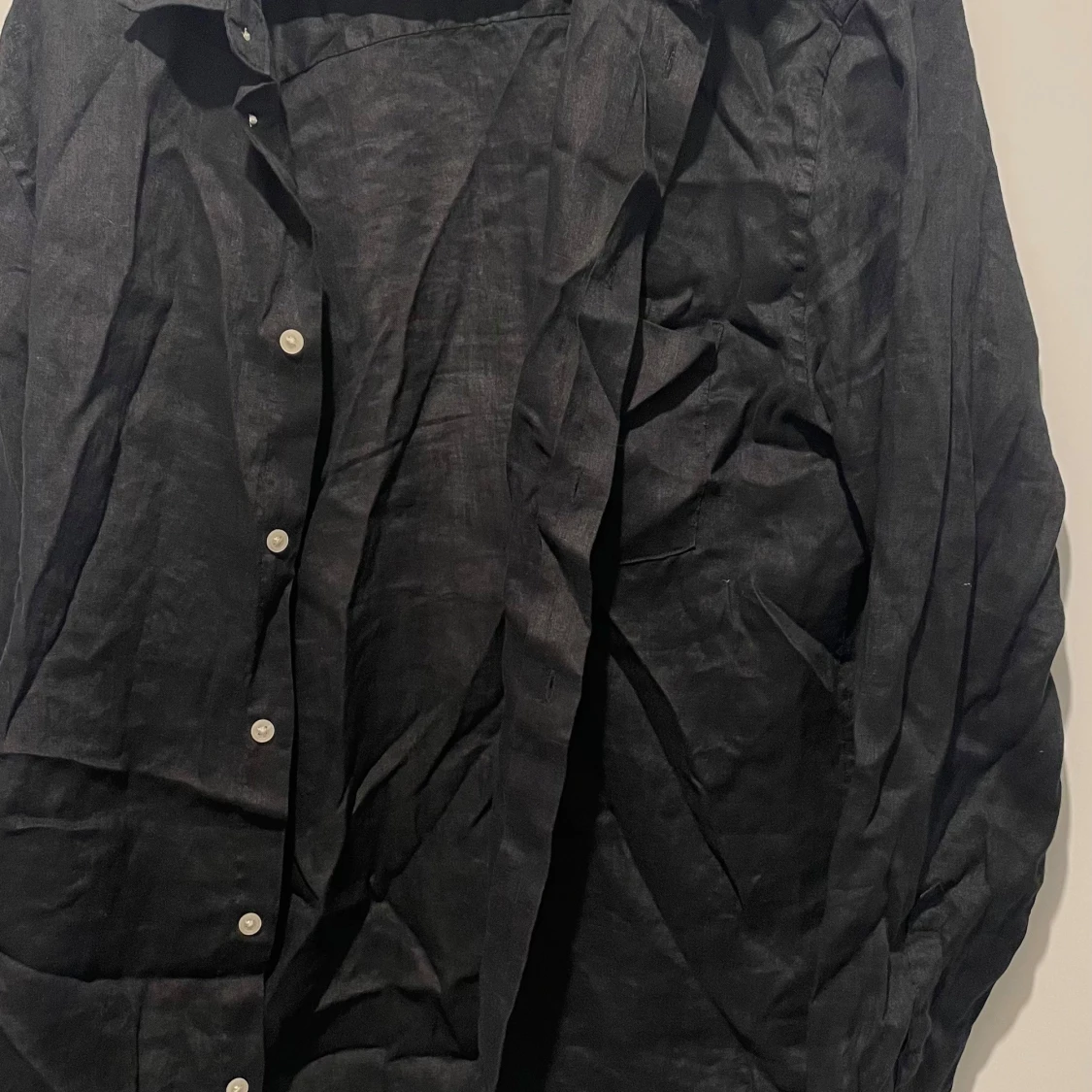 Svart linneskjorta från H&M, M