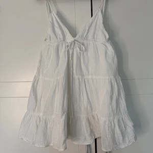 Zara klänning - Super fin Zara klänning som har djup rygg💞