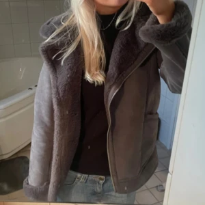 Grå teddyjacka med dragkedja - Jättefin och varm!
