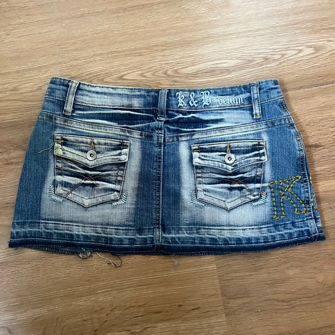 Jeanskjol med nitar från K&B Denim - 1