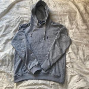 Polo Ralph Lauren hoodie  - Ralph Lauren hoodie✅storlek M sitter som xs-s