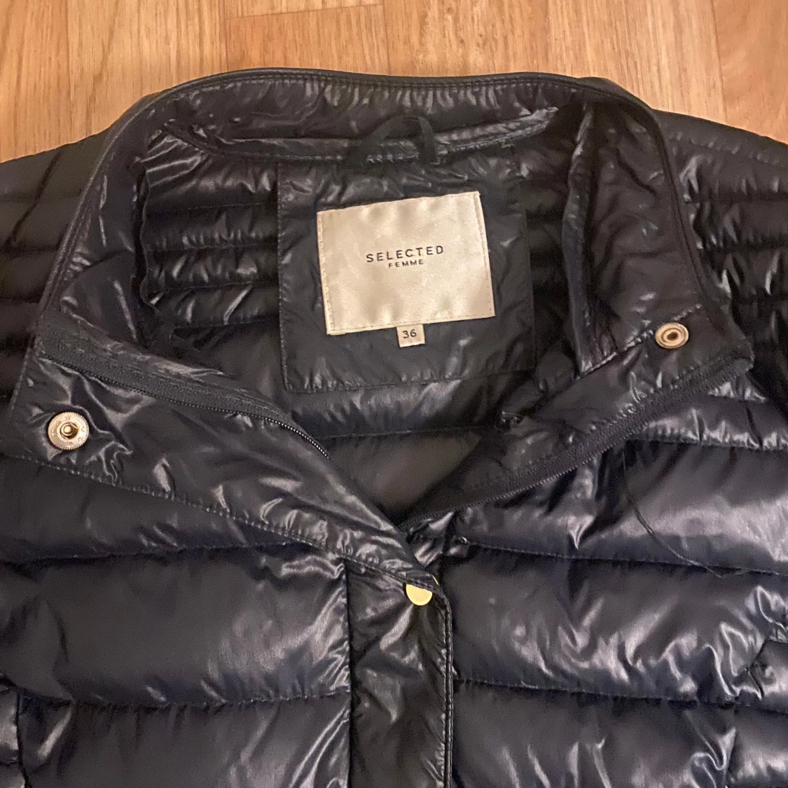 Svart dunjacka från Selected Femme - 1
