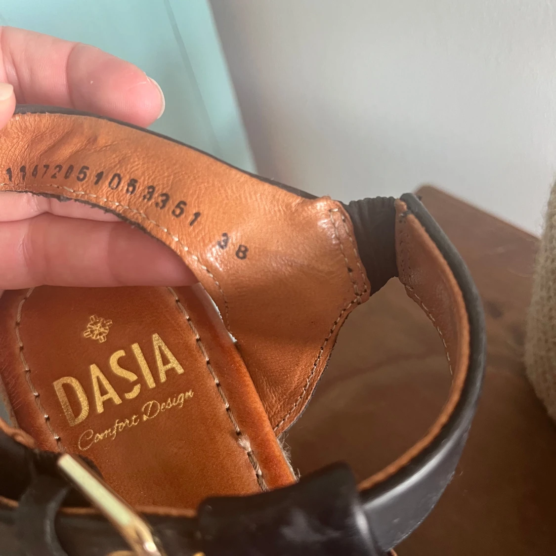 Svarta sandaler med kilklack från Dasia stl 38 - 2