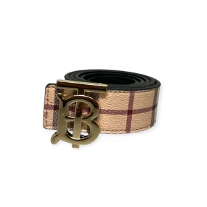 Burberry Bälte - Helt nytt aldrig använt. Storlek 110cm. Kan frakta eller mötas i Stockholm. Postar inom 24 timmar Extra: Bältet är vändbart och går att bäras år båda hållen.