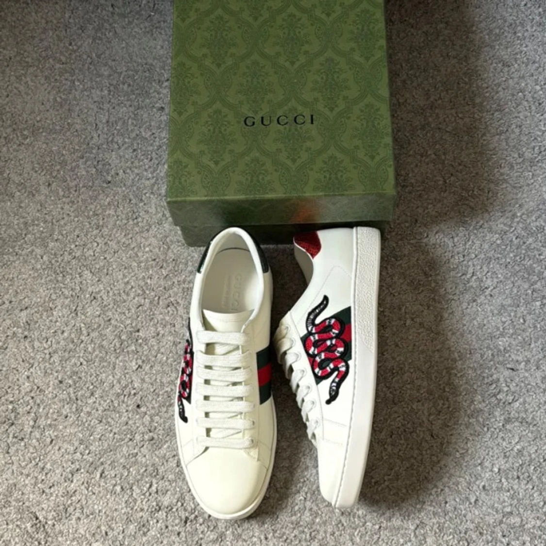 Gucci Ace sneakers med orm brodyr