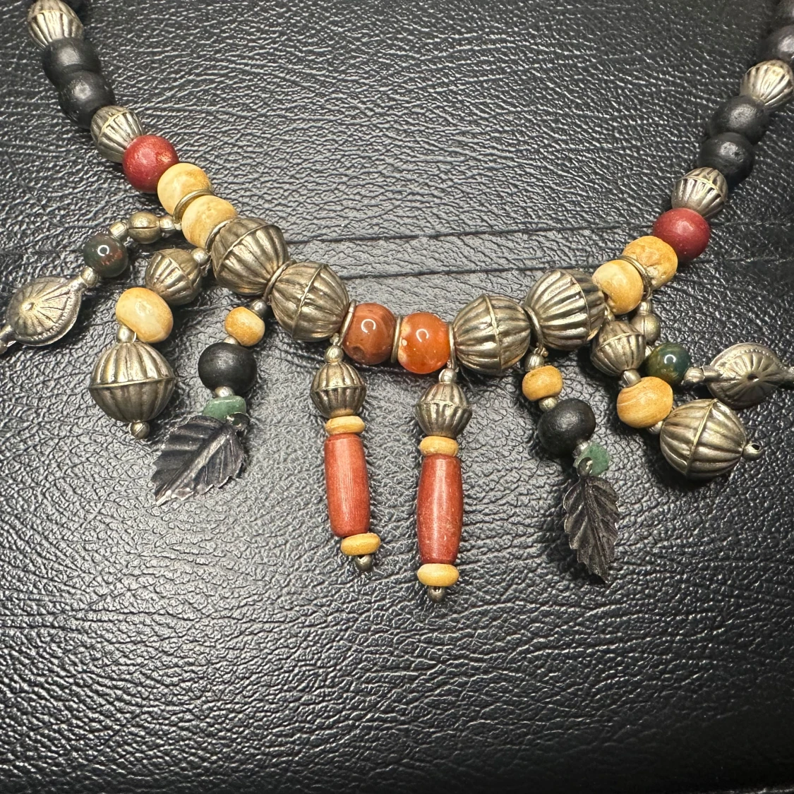 Vintagehalsband med karneol, jaspis och metall – retro, boho & tribal vibe - 3