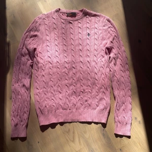 Rosa Morris Tröja - Superdyrt Morris tröja i ett mycket gott skick, rosa färg perfekt för sommaren Storlek S