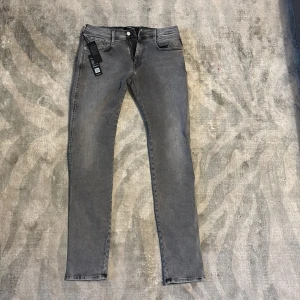 Replay Hyperflex Anbass jeans - Helt nya aldrig använda. Säljer för dem inte passar mig. 