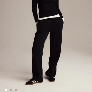 Mjukisbyxor  - Säljer dessa mjukisbyxor från Gina tricot, inga defekter. Byxorna i storlek XXS, low waist