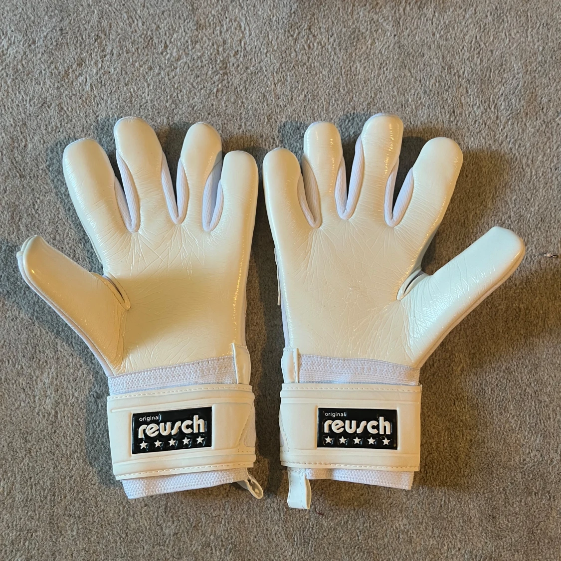 Vita målvaktshandskar från Reusch - 3
