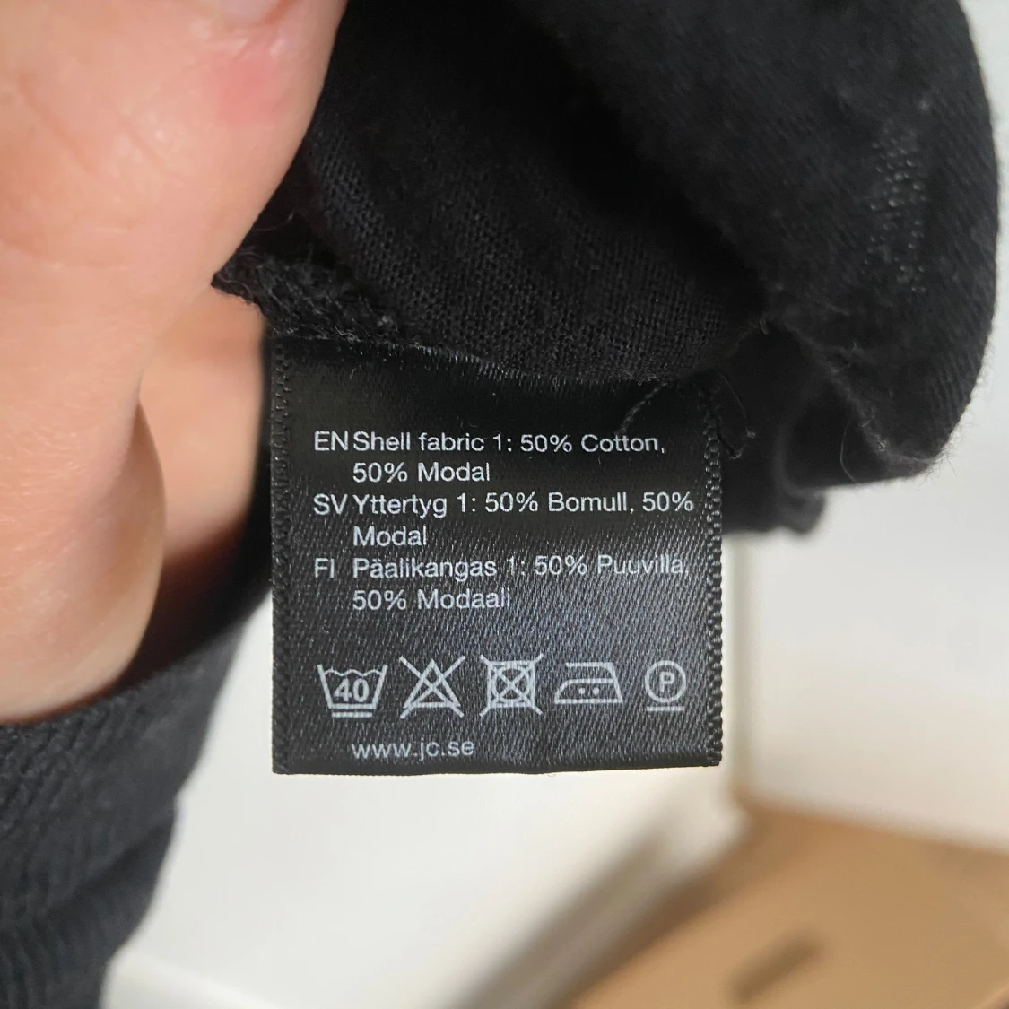 Svart linnetopp med smala axelband från Size 8 Needle - 2