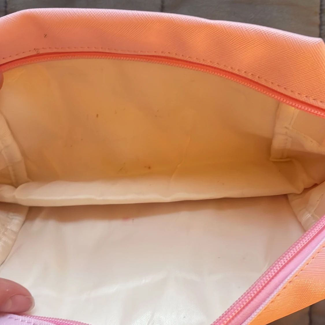 Rosa necessär med glittrig text - 2