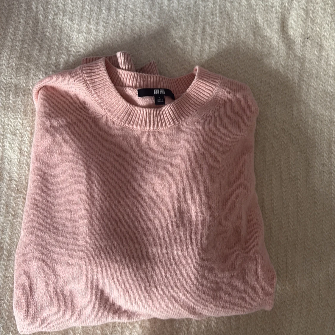 Ljusrosa stickad tröja från Uniqlo