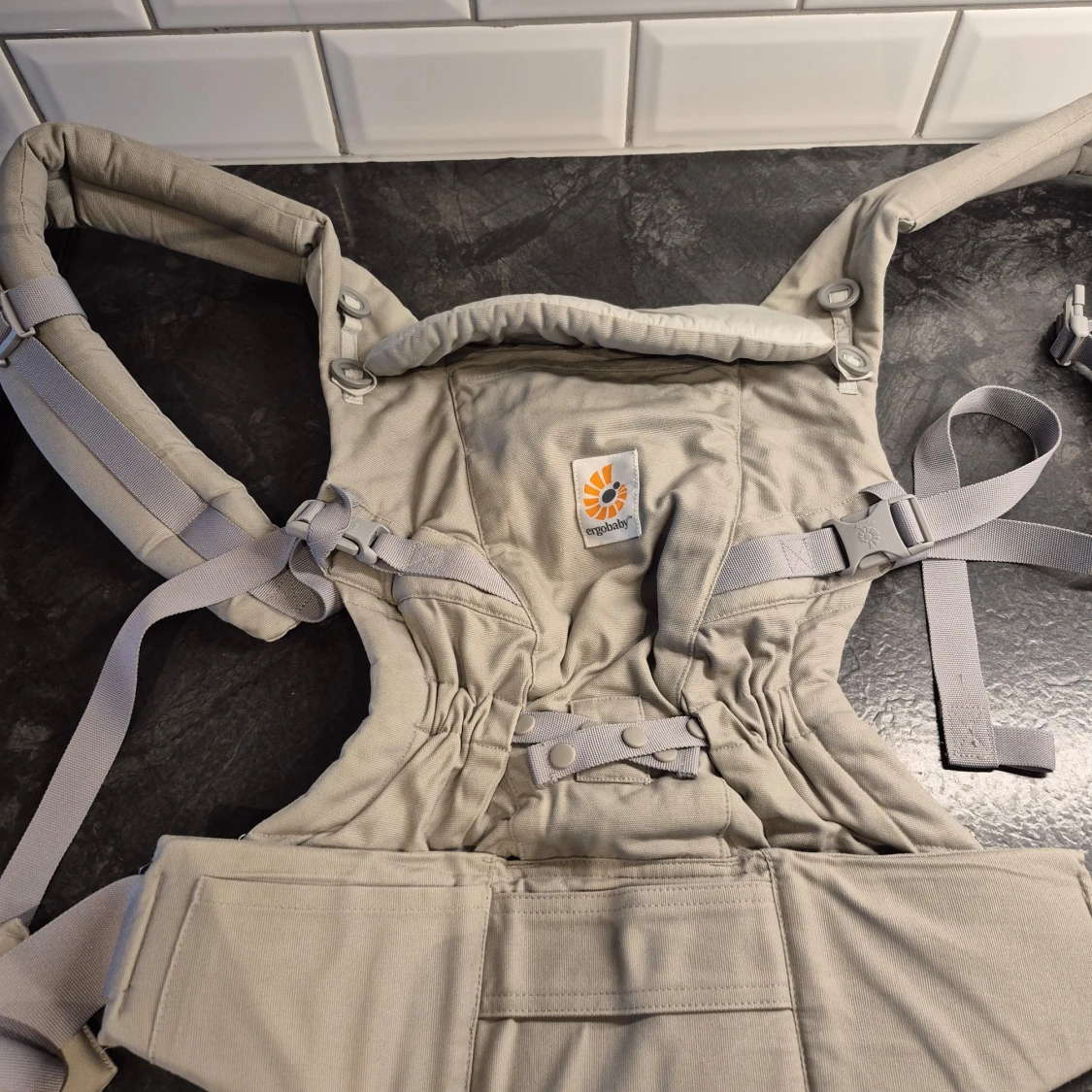 Ljusgrå bärsele från Ergobaby - 1