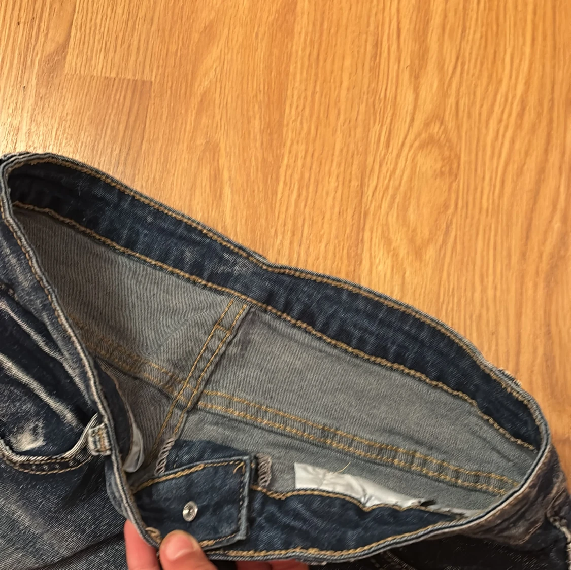 Mörkblå jeansshorts med fransar - 2