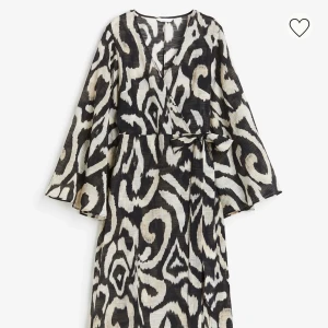Zebra omlottklänning  - Från H&M i storlek M 
