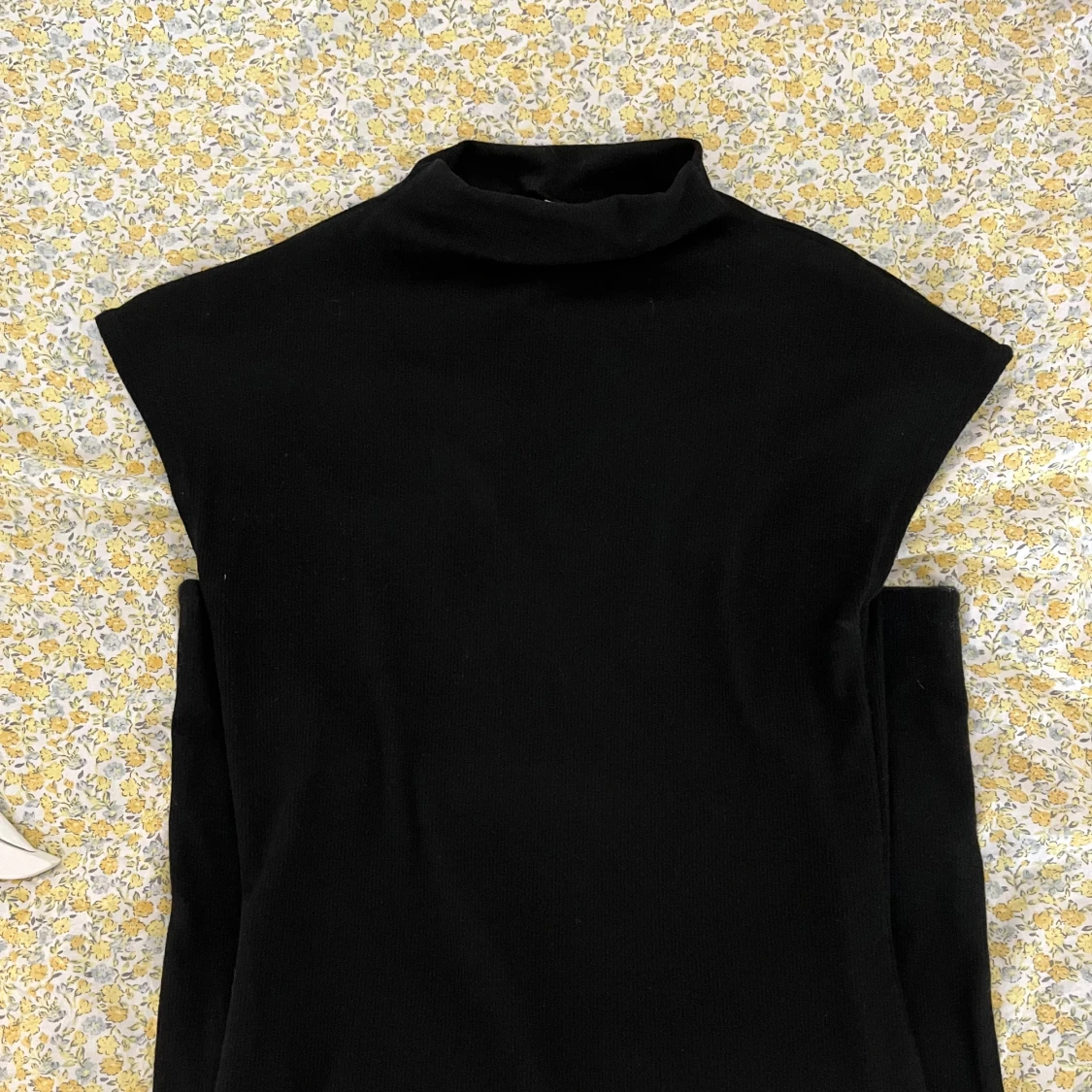 Svart ribbad klänning  - 3