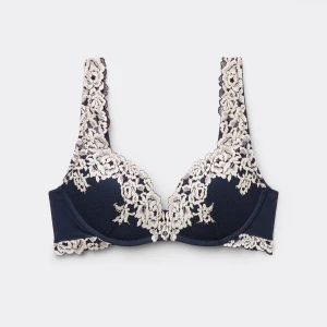 Intimissmi bh - Jag säljer denna superfina bh eftersom att den inte passar mig och har därför bara använt den ca två gånger! Ordinarie priset är 519kr, skriv prisförslag och egna bilder💗