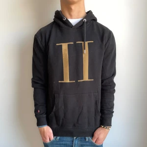 Les deux hoodie - Extremt snygg och stilren | Strl - S | Skick - 10/10 | Nypris - ca 1500kr | För ytterligare frågor är det bara att skriva 🦅