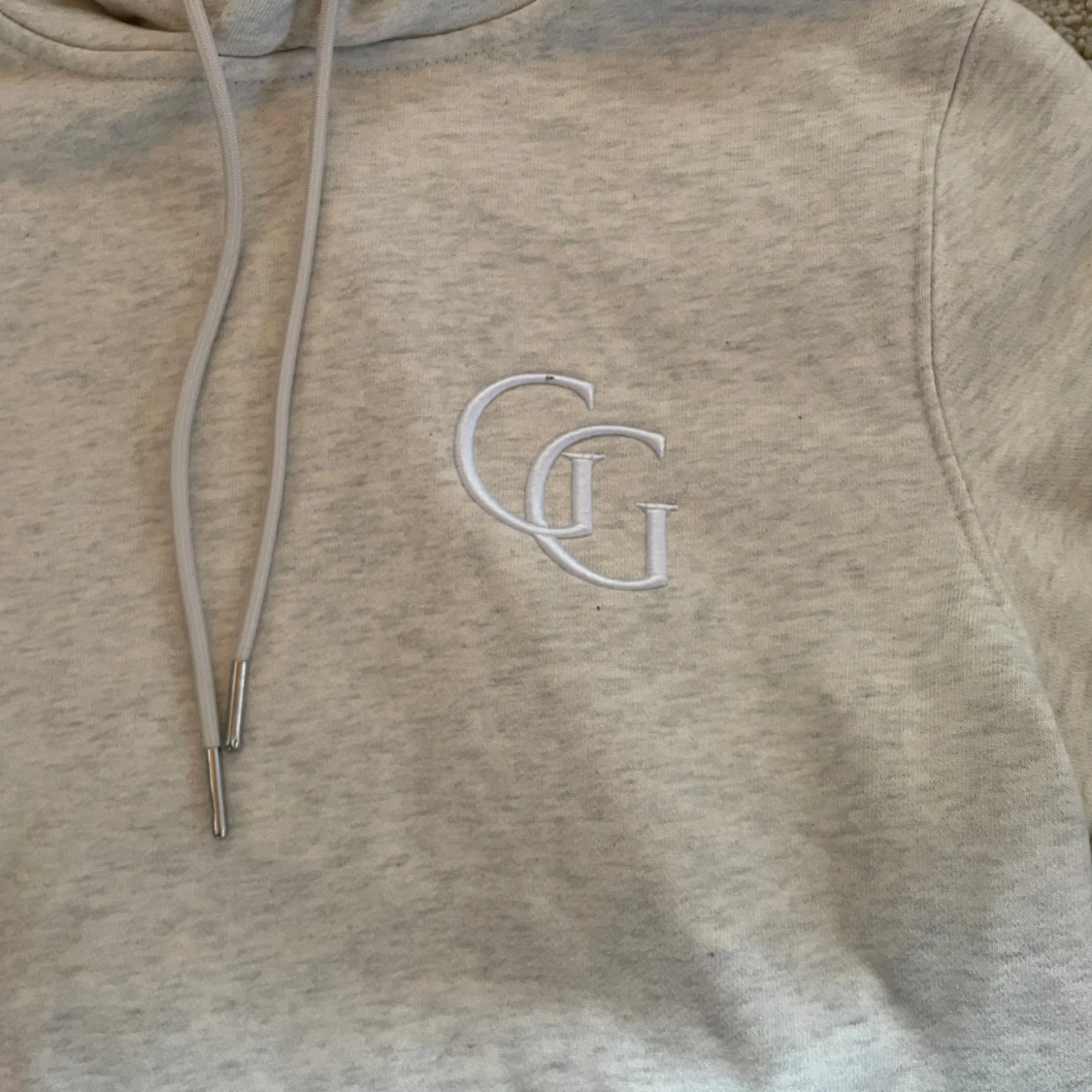 Ljusgrå hoodie från Garde Gisch - 2