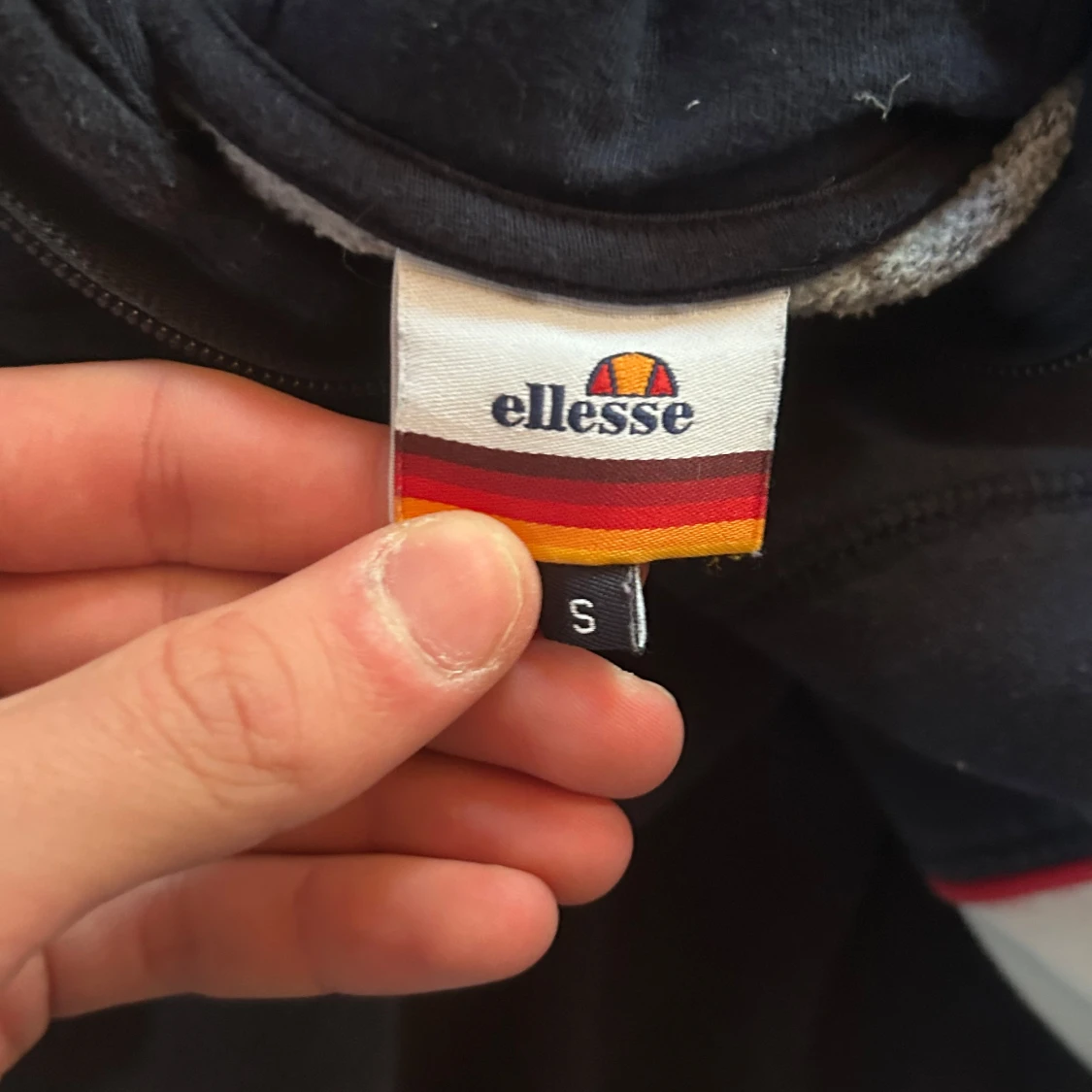 Mörkblå hoodie från Ellesse med logga - 3