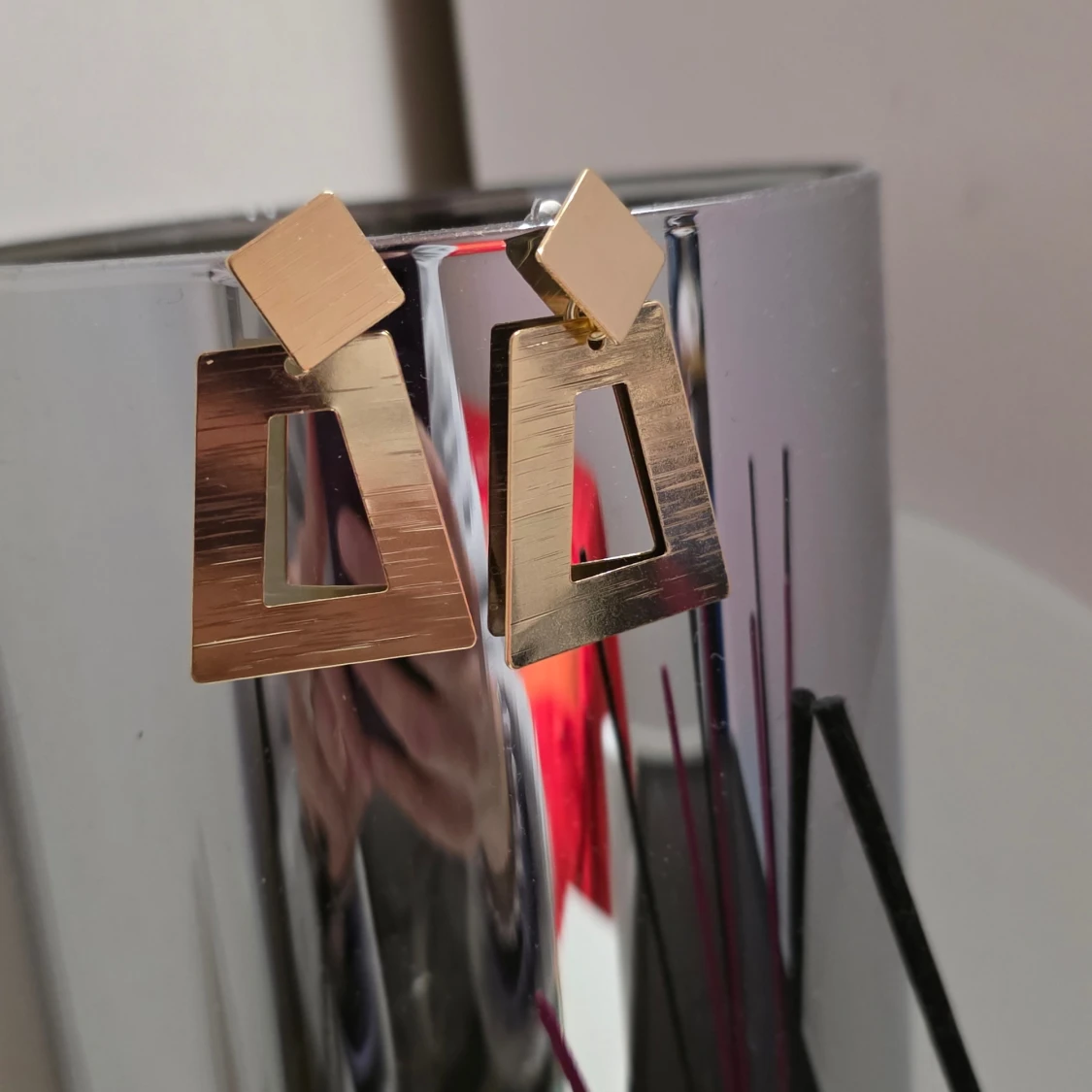 Geometriska örhängen i guld - 1