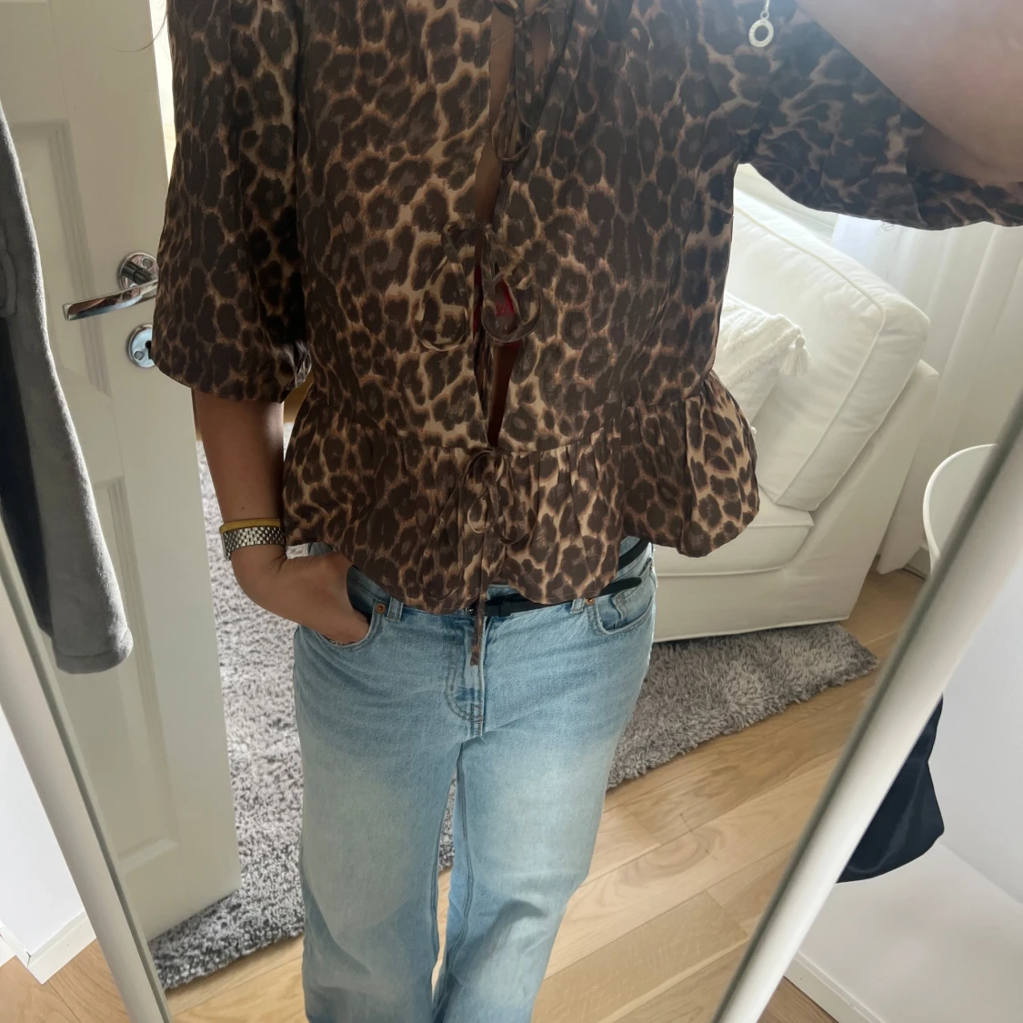 Leopardmönstrad blus med puffärm - 1