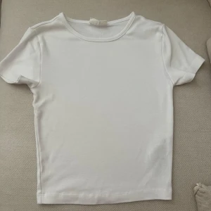Basic tight top  Gina  - Basic tight top från Gina, endast använd fåtal gånger så i mycket fint skick!
