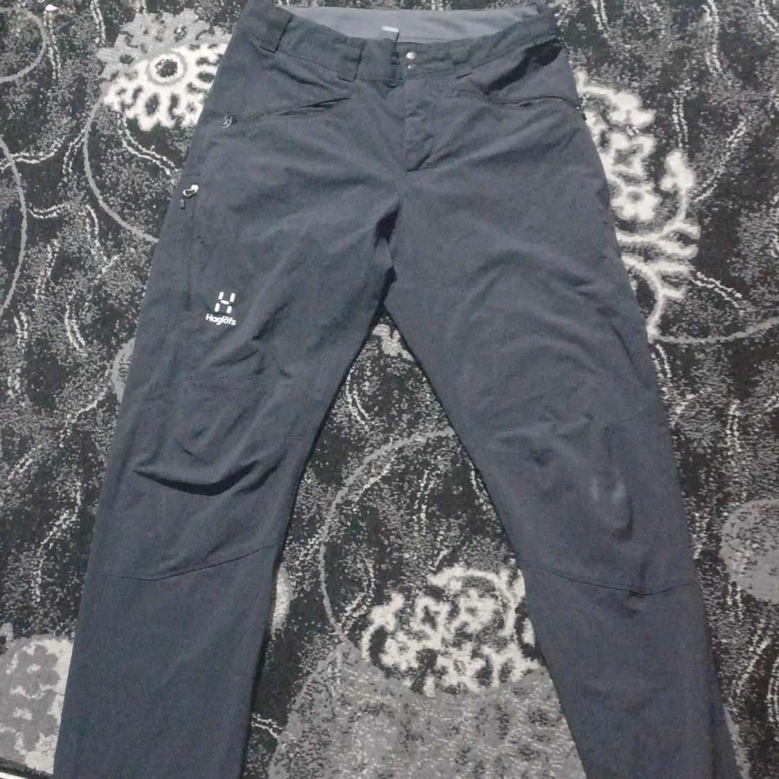 Svarta Haglöfs byxor