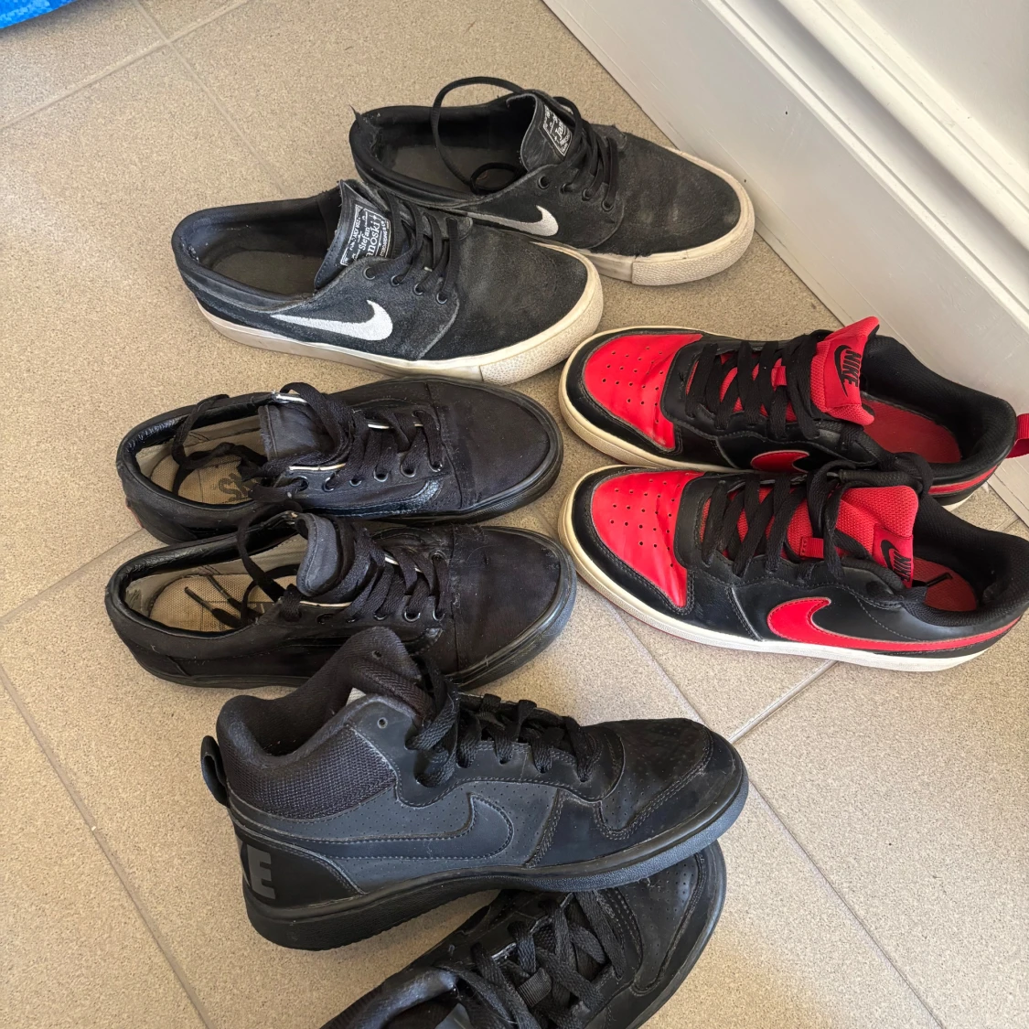 Fyra par sneakers från Nike och Vans