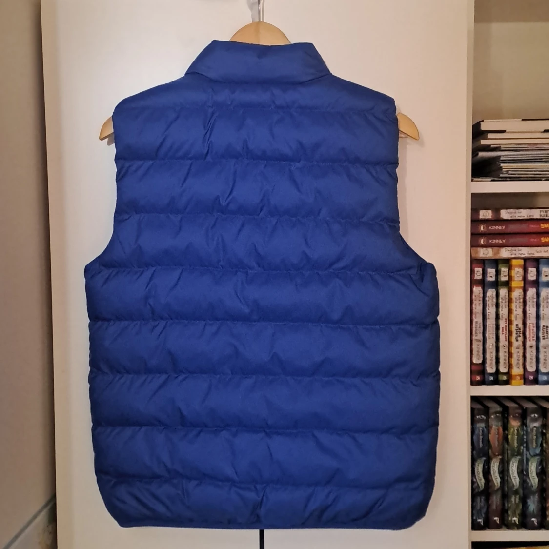 Blå dunväst från GANT - 1