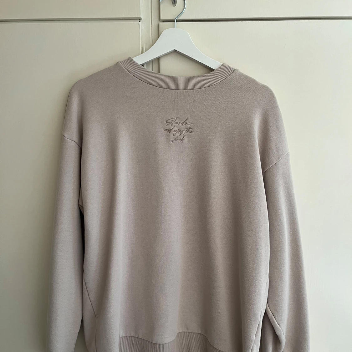 Beige stickad tröja från New Garments