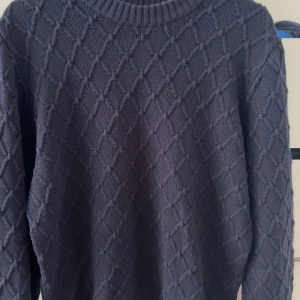 Stickad tröja - En stickad tröja från dressmann, inte använt så mycket. Bra skick!