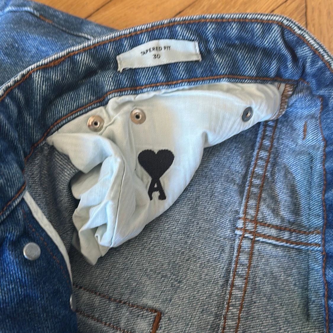 Blå tapered jeans från Ami - 1