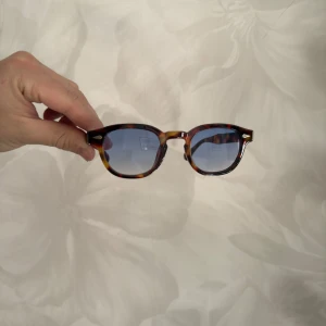 Schysta glas ögon  - Schysta glas ögon med blås linser