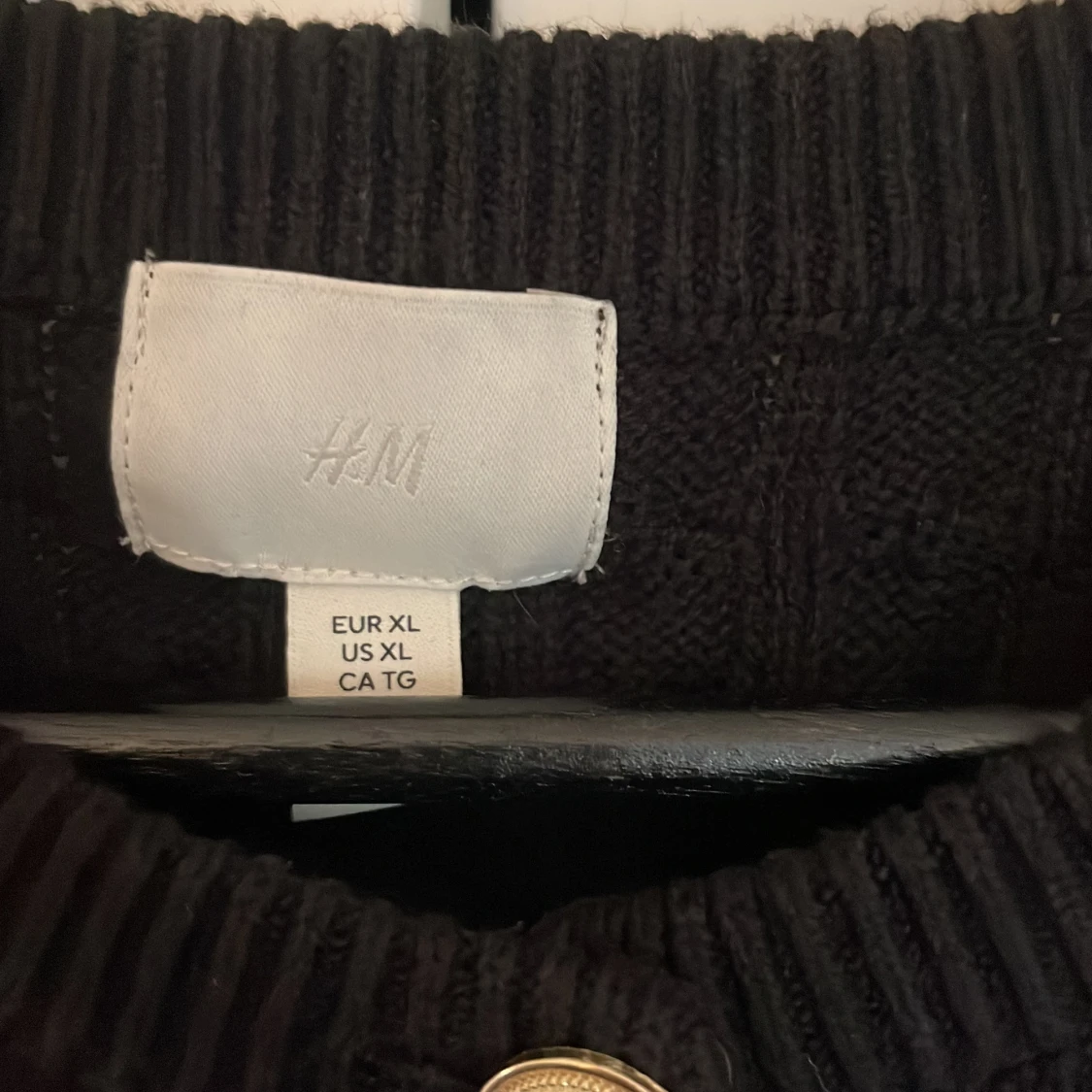 Svart stickad kofta med kort ärm från H&M - 2