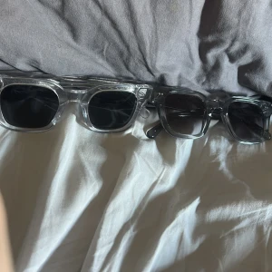  solglasögon från Chimi och allcap1 - Solglasögon från chimi och allcap1. Använda ett fåtal gånger! Chimi 04 och allcap1 i grey transparent shades. ALLT OG INGÅR!!!!