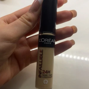 L'Oréal Paris Infaillible 24H Concealer 326 Neutral - Ljusbeige concealer från L'Oréal Paris i nyansen 326 Neutral. Infaillible 24H More Than Concealer Helt ny, behöver inte den. Köpte för 149kr