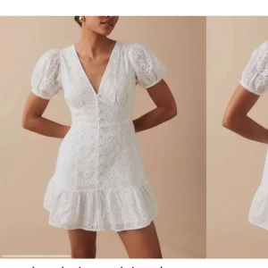 Vit broderad klänning Gina Tricot - Superfin vit kortklänning från Gina Tricot med broderade blommor, puffärmar och v-ringning. Klänningen har knappar framtill och volang nertill. Perfekt för sommaren och/eller studenten! Prislapp kvar, köpt för 499kr, skriv om du har frågor💗
