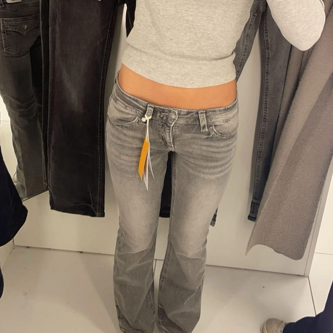 Grå bootcut jeans låg midja - 1