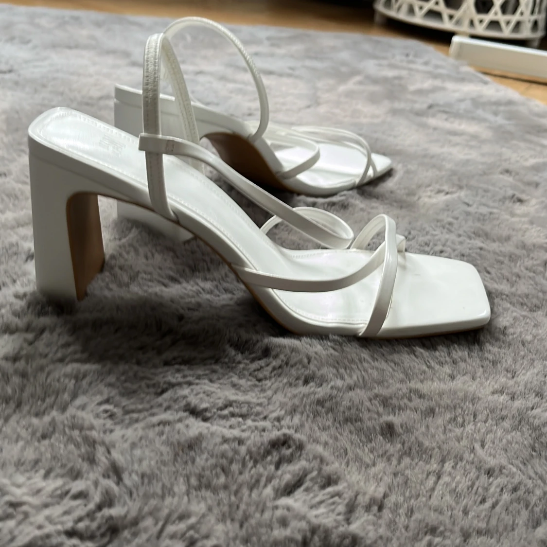 Vita sandaler med klack från H&M - 4