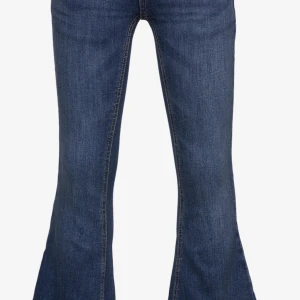 Blå bootcut jeans i denim - Säljer ett par mörkblå jeans ifrån Lindex i storlek 152. Jag säljer dem eftersom de är för små för mig. Skriv för funderingar! 💓                                 Pris kan diskuteras