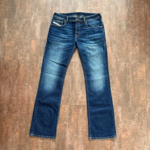 Diesel Jeans - Säljer mina Diesel jeans eftersom dom ej passar mig // Endast provat på 10/10 skick  // Modell: Zatiny X  // Nypris: 1595kr. 