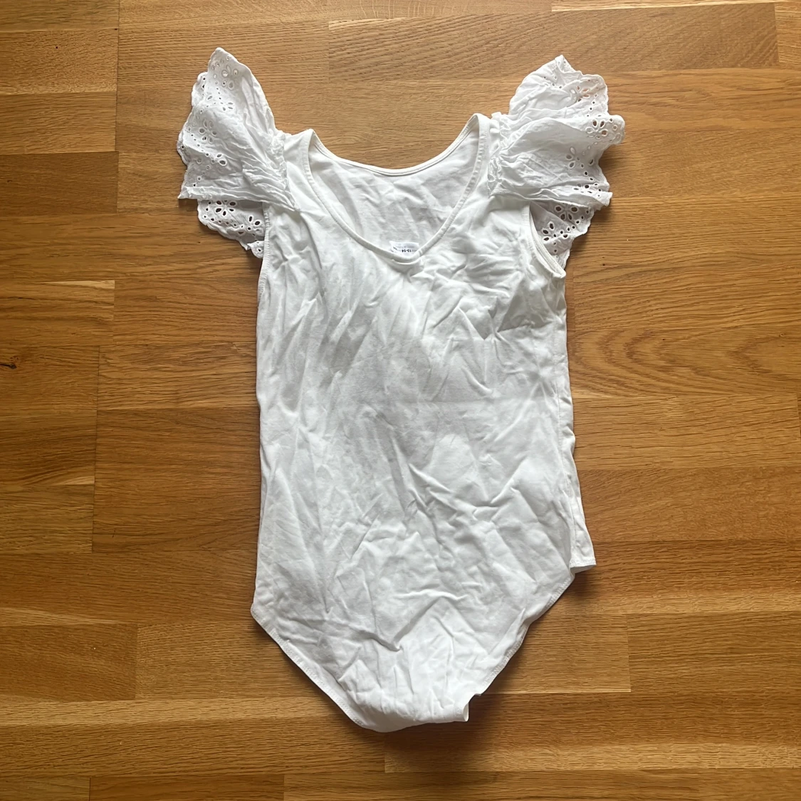 Vit volangbody från Zara - 1